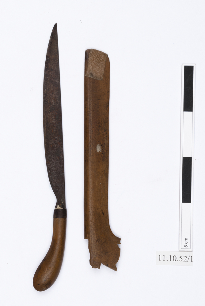 Image of knife (weapons: edged); knife sheath (sheath (weapons: accessories))