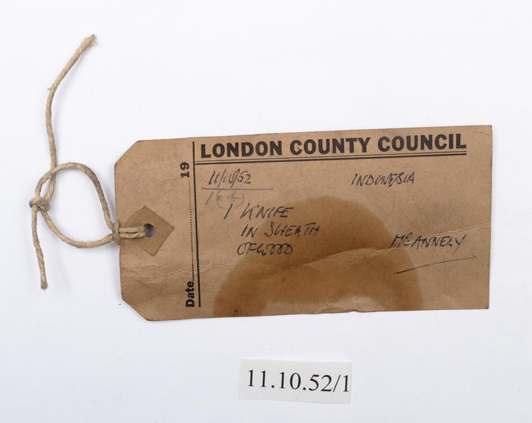 General view of label of Horniman Museum object no 11.10.52/1