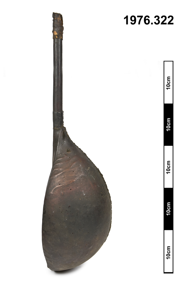 Lateral view of whole of Horniman Museum object no 1976.322