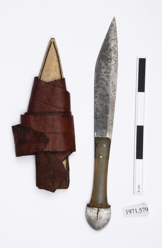 dagger (weapons: edged); sheath (weapons: accessories)