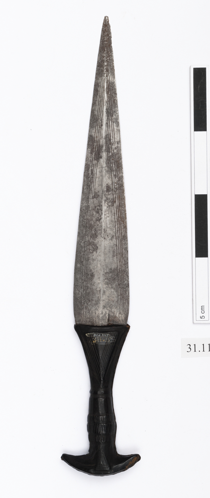 arm dagger (dagger (weapons: edged))