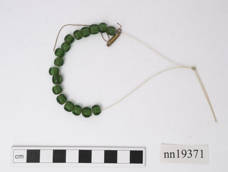 beads (ornaments (personal adornment))