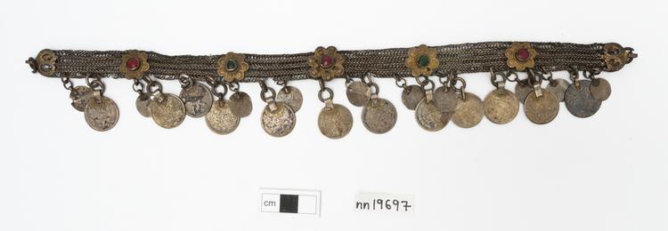 Image of necklace (neck ornament (personal adornment))