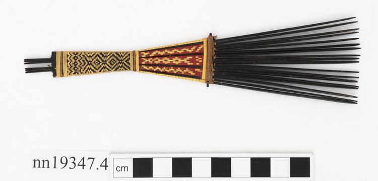image of comb (hair ornaments)