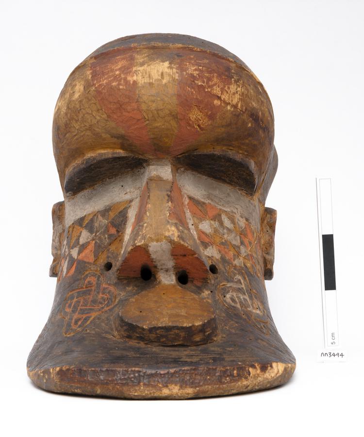 Frontal view of whole of Horniman Museum object no nn3494