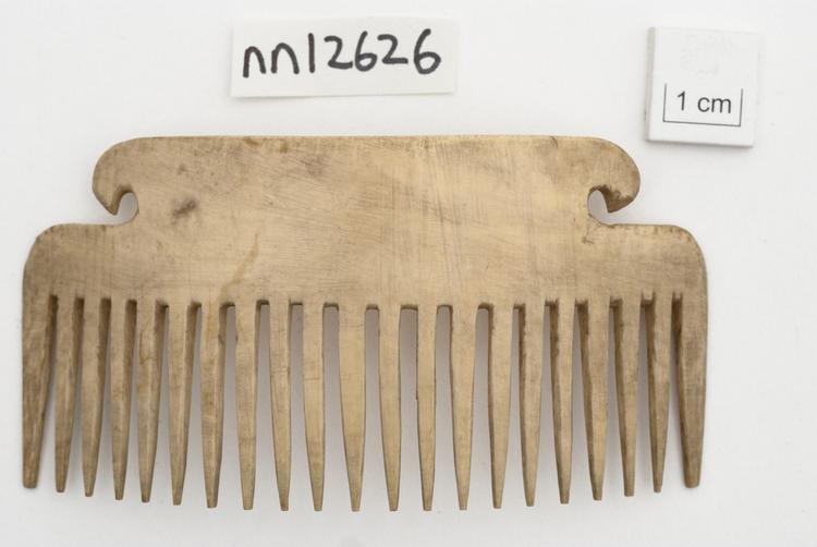 Image of comb (hair ornaments)