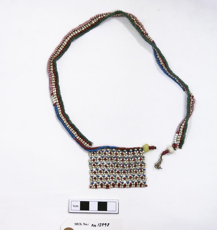 image of necklet (neck ornament (personal adornment))