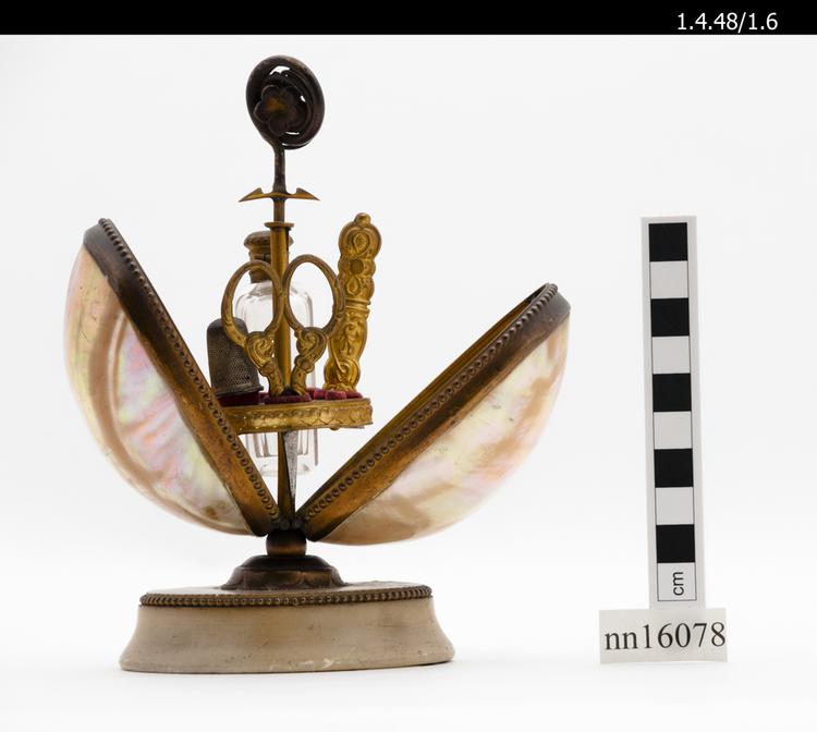General View of whole of Horniman Museum object no 1.4.48/1.6