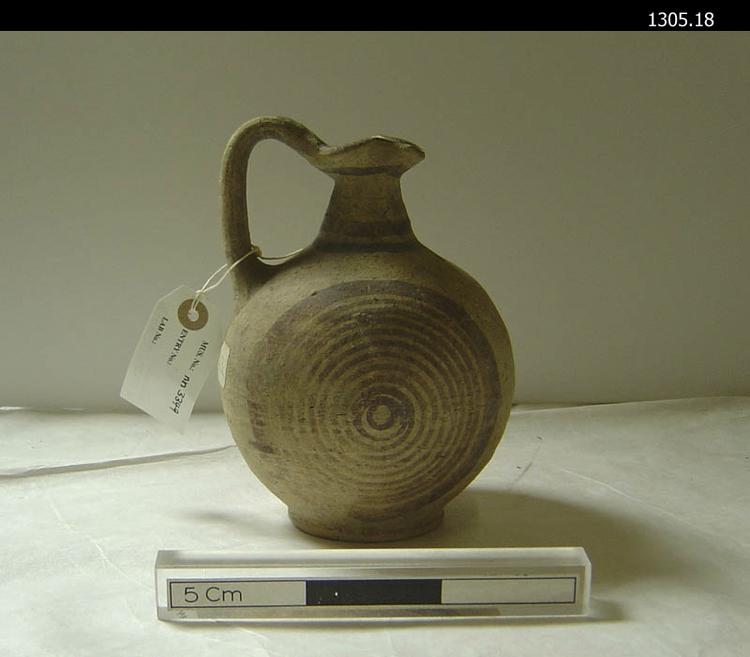 General View of whole of Horniman Museum object no 1305.18