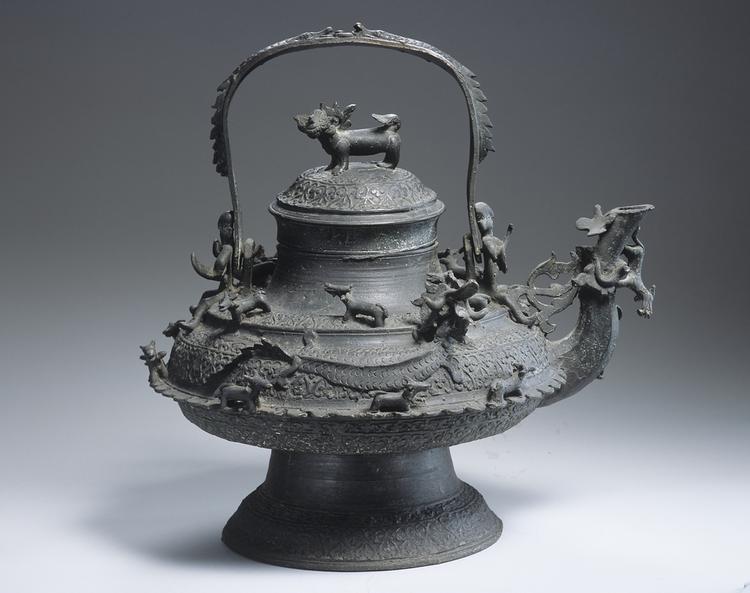 Bronze kettle decorated with figures