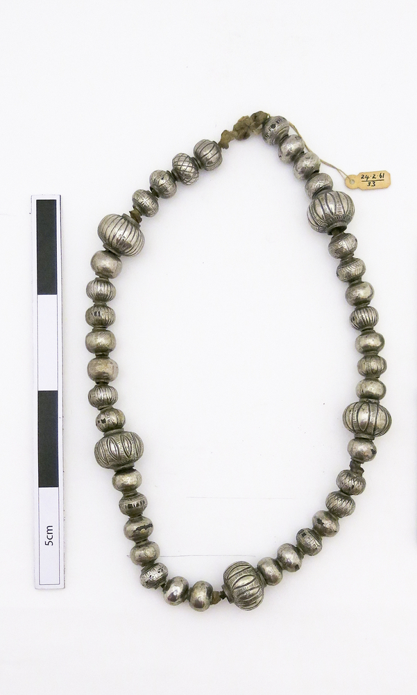 necklace (neck ornament (personal adornment)); silver necklace; cimata; cimata