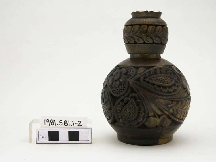 Frontal view of whole of Horniman Museum object no 1981.581