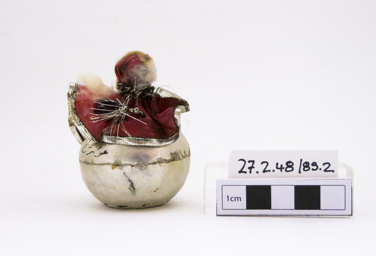 Frontal view of whole of Horniman Museum object no 27.2.48/85.2