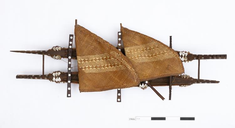 Image of canoe model; paddle (water transport: accessories)