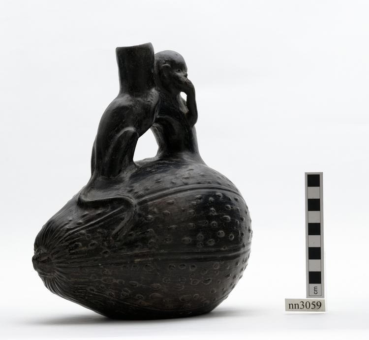 Image of stirrup pot