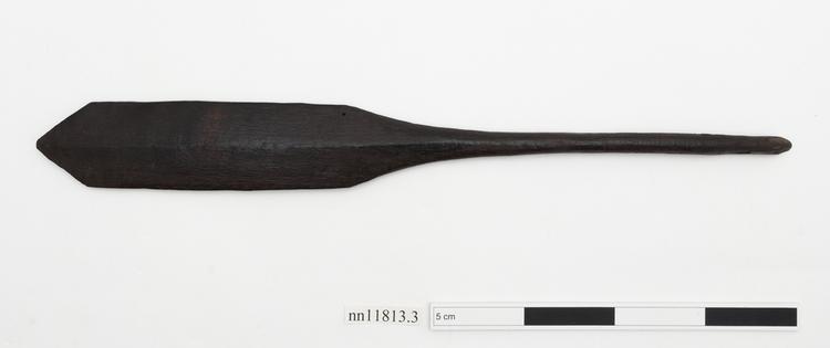 Image of paddle (water transport: accessories); canoe model