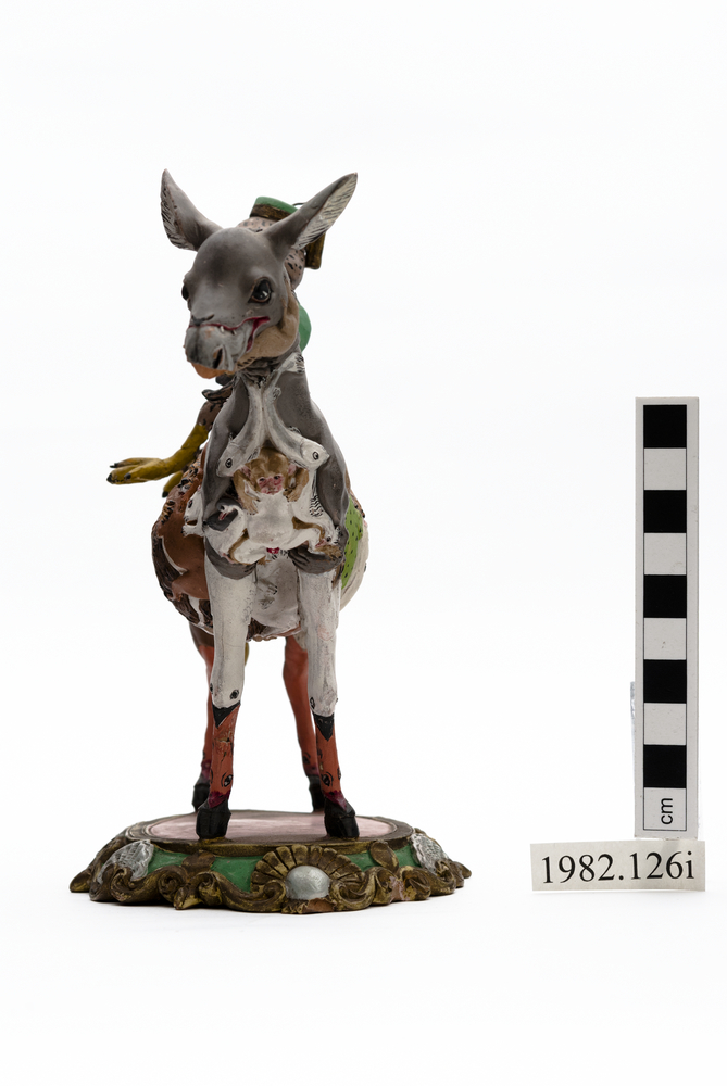 Frontal view of whole of Horniman Museum object no 1982.126i