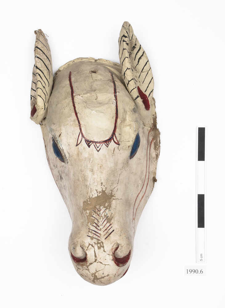 Frontal view of whole of Horniman Museum object no 1990.6