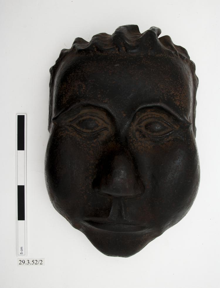 Frontal view of whole of Horniman Museum object no 29.3.52/2