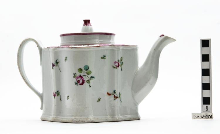 image of teapot (food service); teapot lid