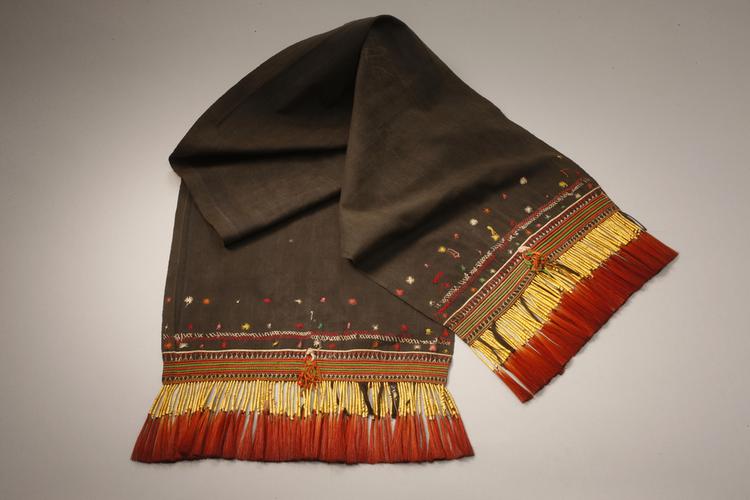Image of scarf; shawl