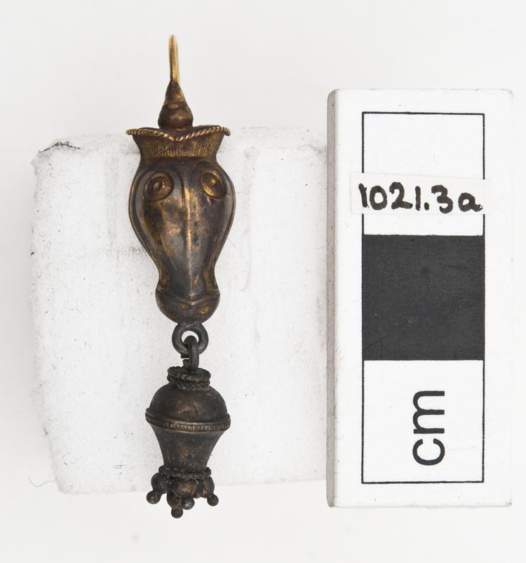 Frontal view of whole of Horniman Museum object no 1021.3a