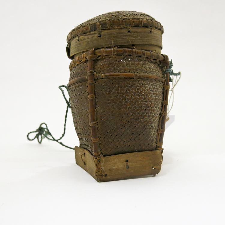 medicine container; basket (containers); lid (containers)
