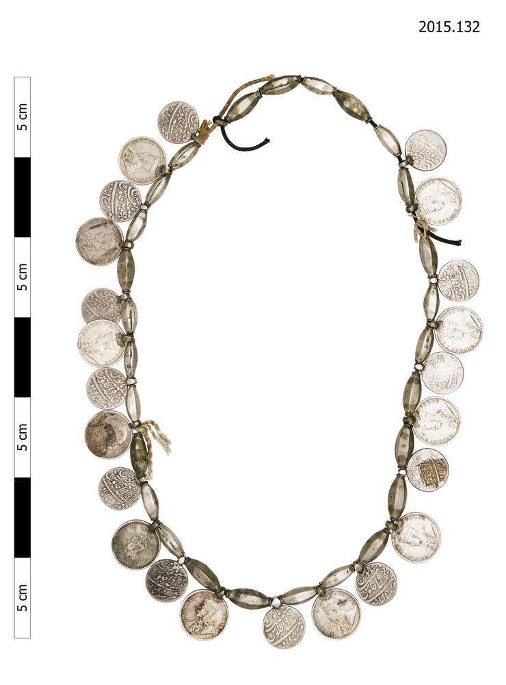 Image of garland (neck ornament (personal adornment))
