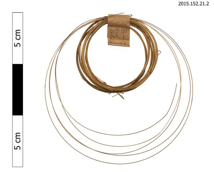 General view of spare strings with label of Horniman Museum object no 2015.152.21.2