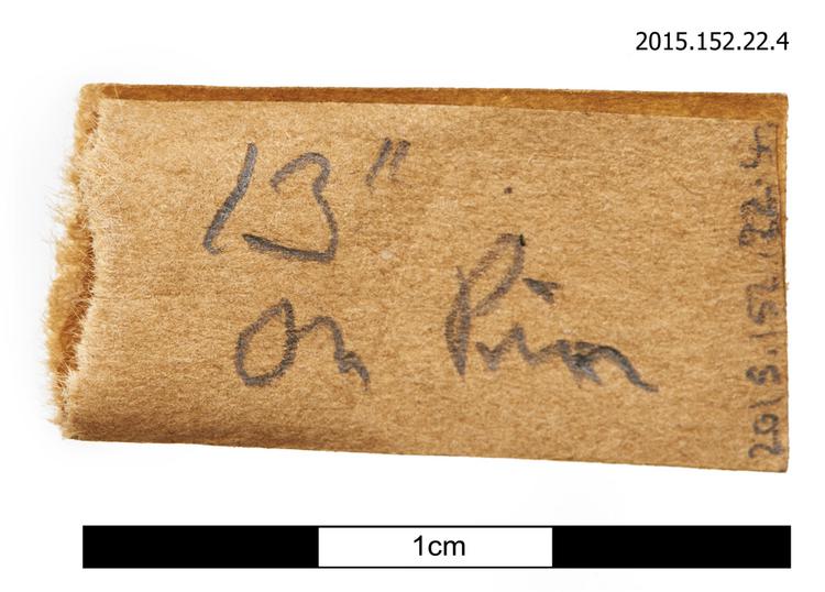 General view of spare strings identification label of Horniman Museum object no 2015.152.22.4