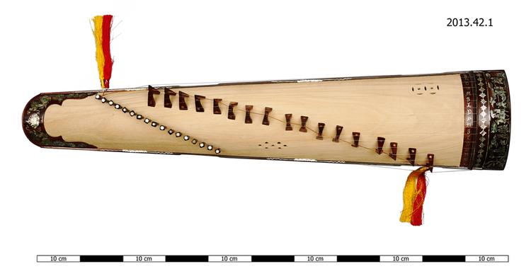 Image of 314.122-6 True board zithers with resonator box (box zither) sounded by plectrum