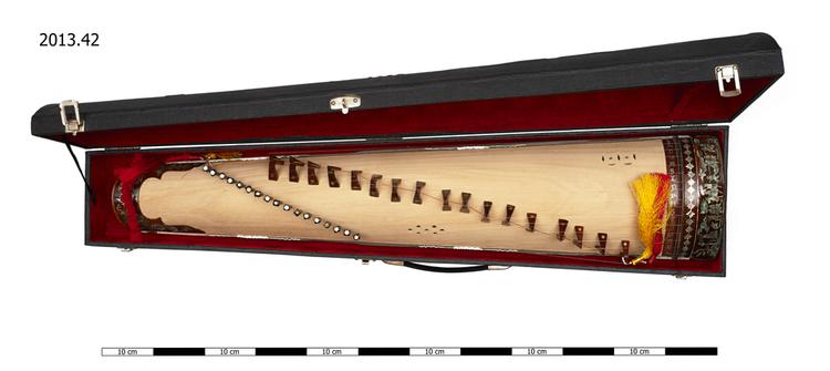 Image of 314.122-6 True board zithers with resonator box (box zither) sounded by plectrum