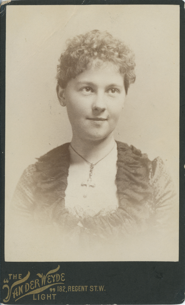 Image of Carte de visite featuring a photograph of Laura Horniman