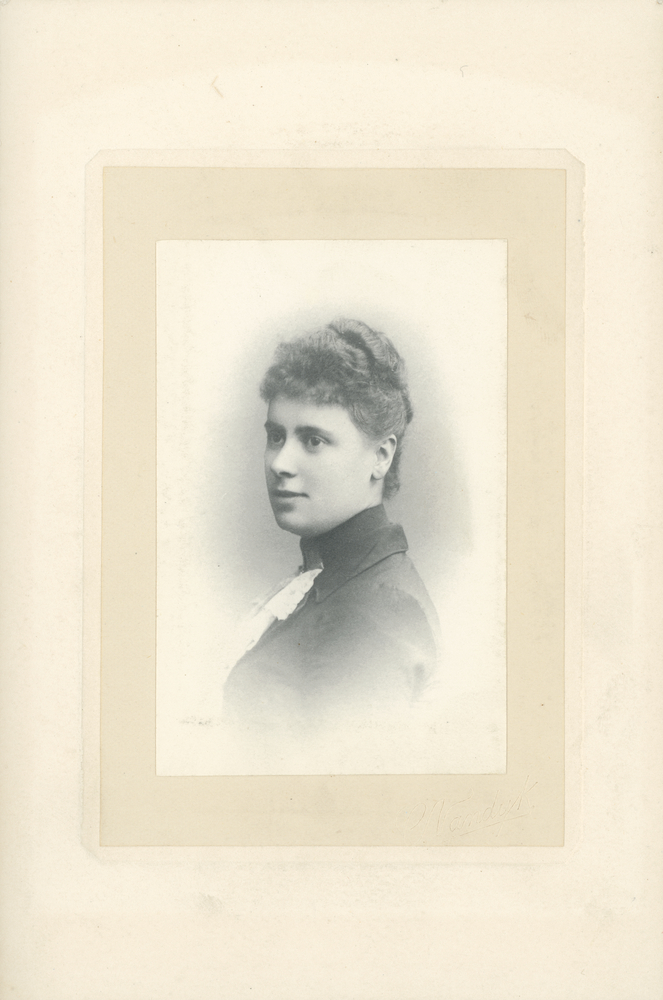 Image of Photograph of unknown woman