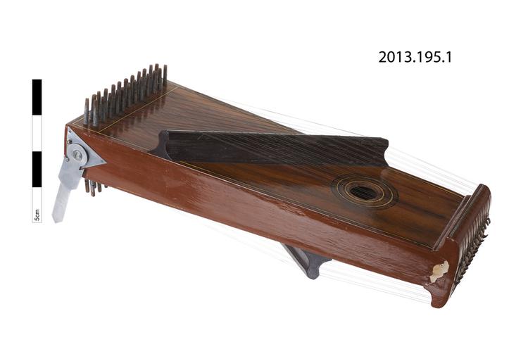 Image of 314.122 True board zithers with resonator box (box zither)