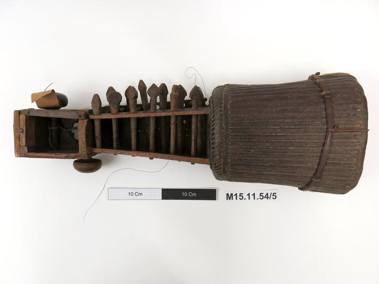 Image of 321.321-71 Necked bowl lutes sounded by bowing with a bow