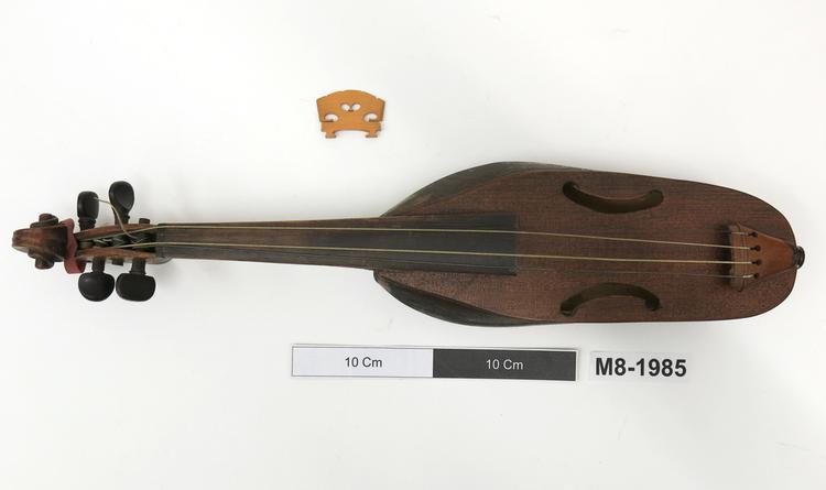 necked fiddle; clog fiddle