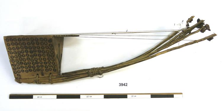 Left side view of whole of Horniman Museum object no 3942