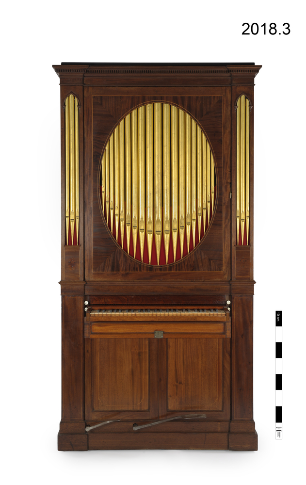 image of organ; chamber organ