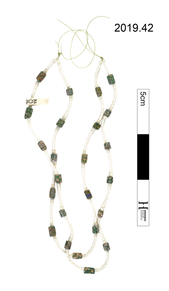 necklace (neck ornament (personal adornment))