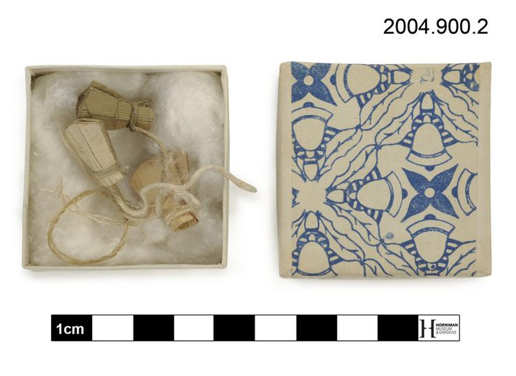image of reeds (elements of musical instruments); box (containers)