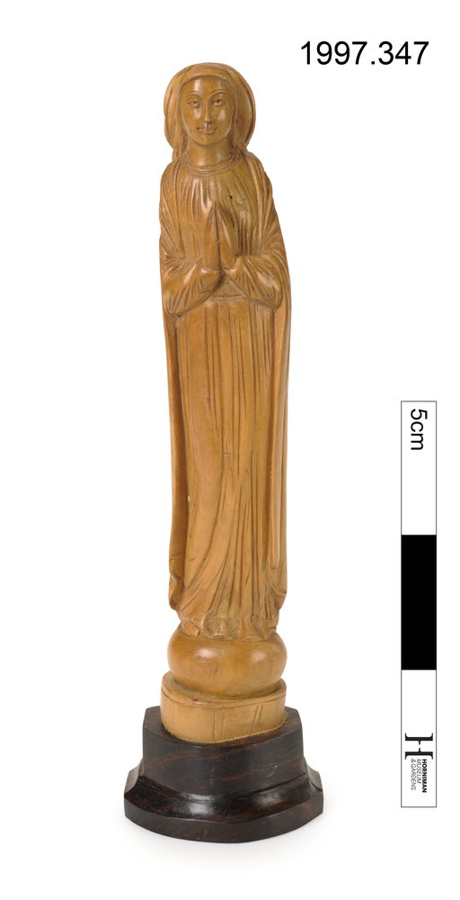 Frontal view of whole of Horniman Museum object no 1997.347