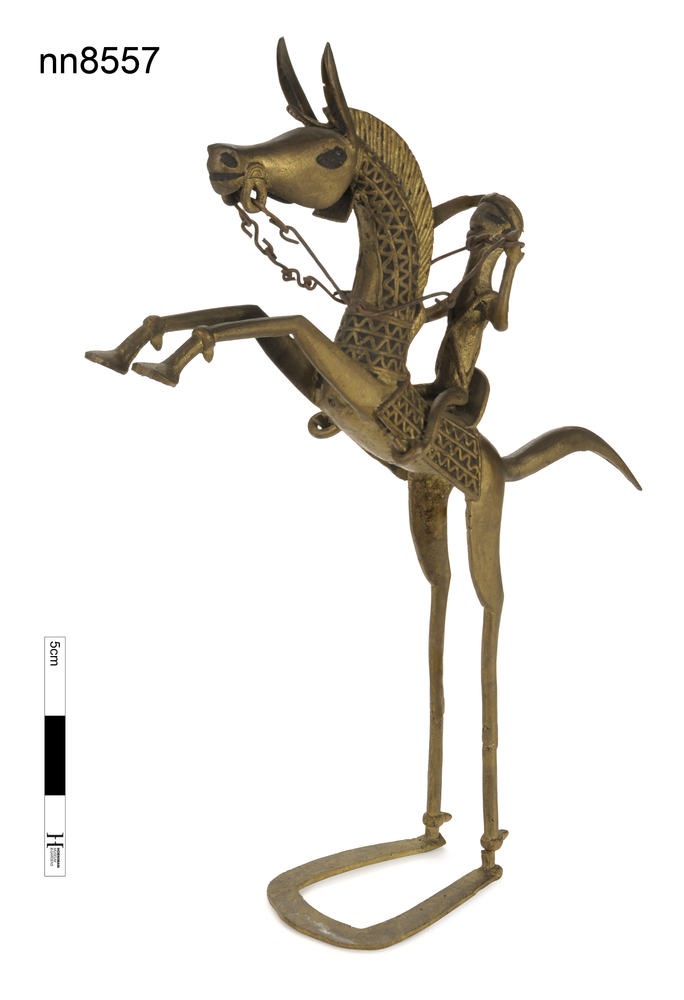 Right oblique view of whole of Horniman Museum object no nn8557