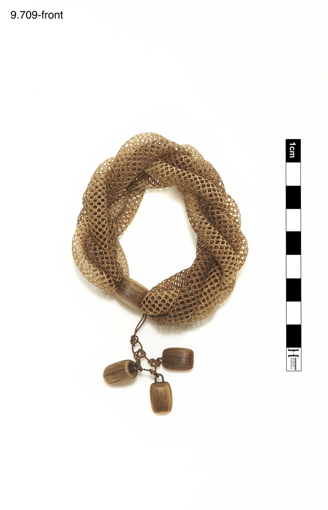 Frontal view of whole of Horniman Museum object no 9.709