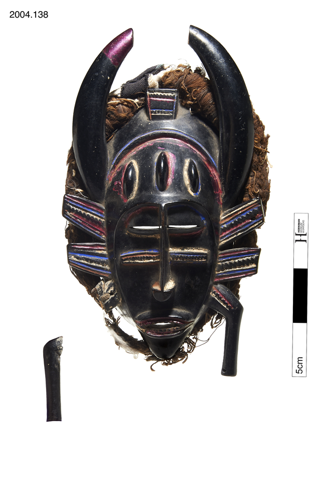 Frontal view of whole of Horniman Museum object no 2004.138