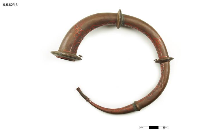Image of 423.121.22 End blown labrosones with curved or folded tubes with mouthpiece