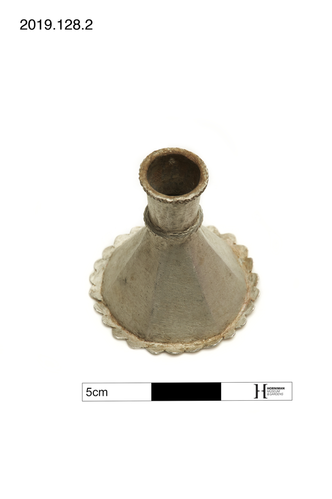 Frontal view of whole of Horniman Museum object no 2019.128.2