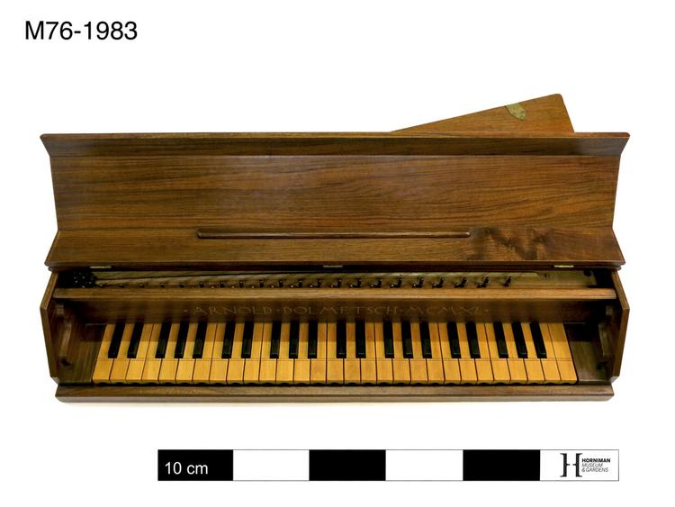 Image of 314.122 True board zithers with resonator box (box zither)