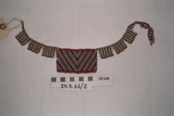 Image of necklace (neck ornament (personal adornment))