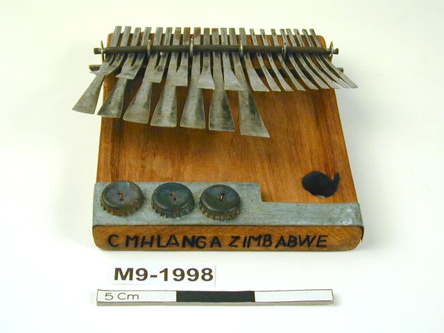 Frontal view of object no. M9-1988.